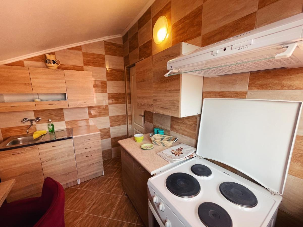 Vila Duricic 300M Od Mora Hotell Ðenovići Exteriör bild