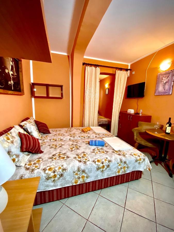 Vila Duricic 300M Od Mora Hotell Ðenovići Exteriör bild