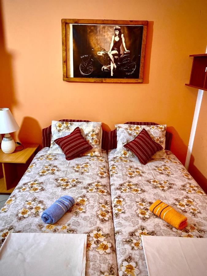 Vila Duricic 300M Od Mora Hotell Ðenovići Exteriör bild