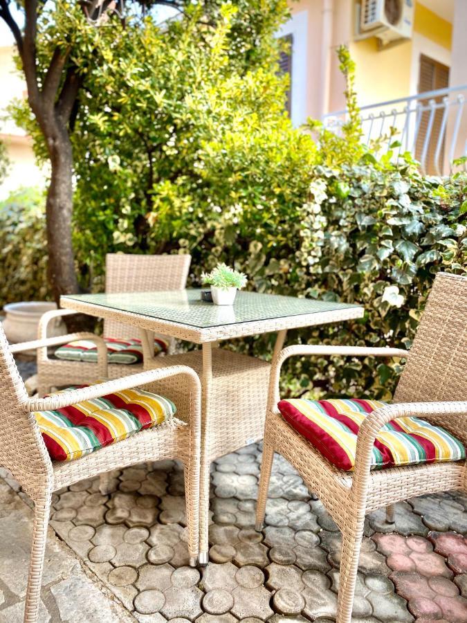 Vila Duricic 300M Od Mora Hotell Ðenovići Exteriör bild