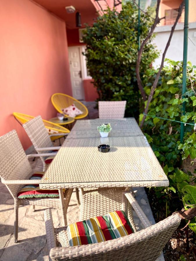 Vila Duricic 300M Od Mora Hotell Ðenovići Exteriör bild