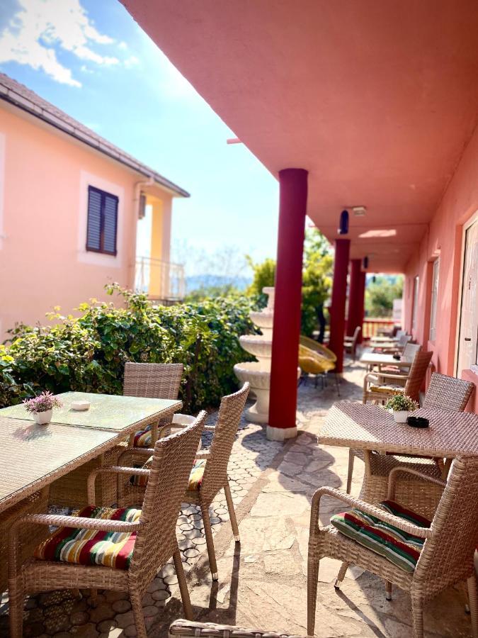 Vila Duricic 300M Od Mora Hotell Ðenovići Exteriör bild